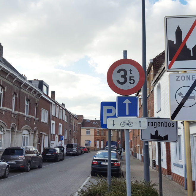 multiple-signaux-routiers